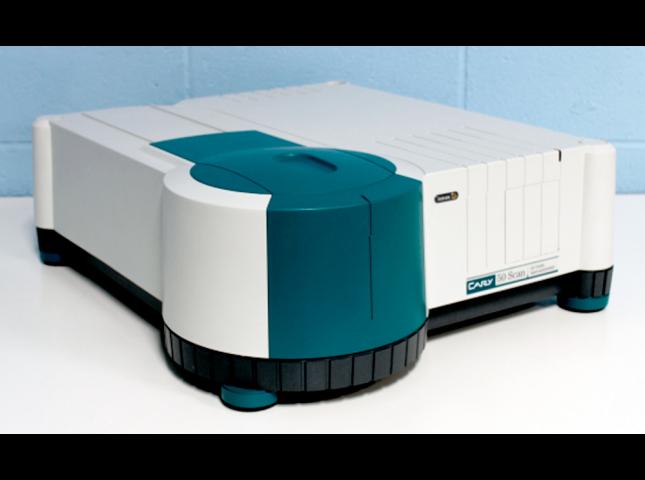 Cary50 spectrophotometer (Agilent)